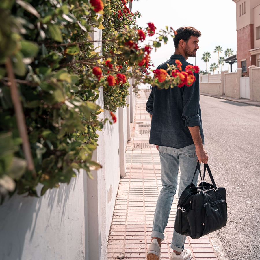 Man's Black Duffle Bag for Travel